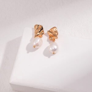 Pearl Crest Earrings